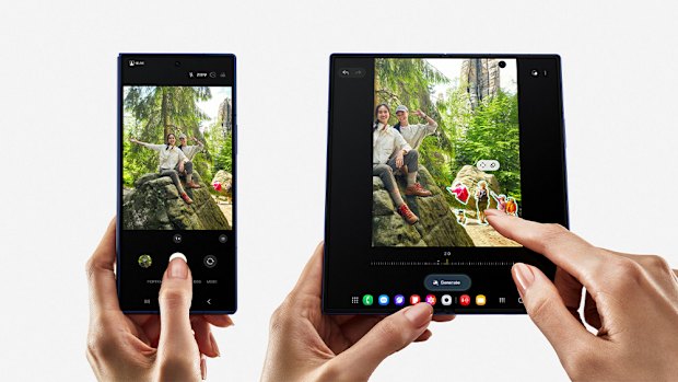 A regular screen for most functions, a bigger screen for when you need to go in-depth.