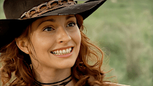 Simmone Jade Mackinnon, best known for her role on McLeod’s Daughters, has made a public appeal to find her sister.