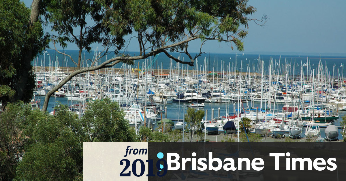 Boat Slams Into Rock Wall At Brisbane Harbour Man Seriously Injured