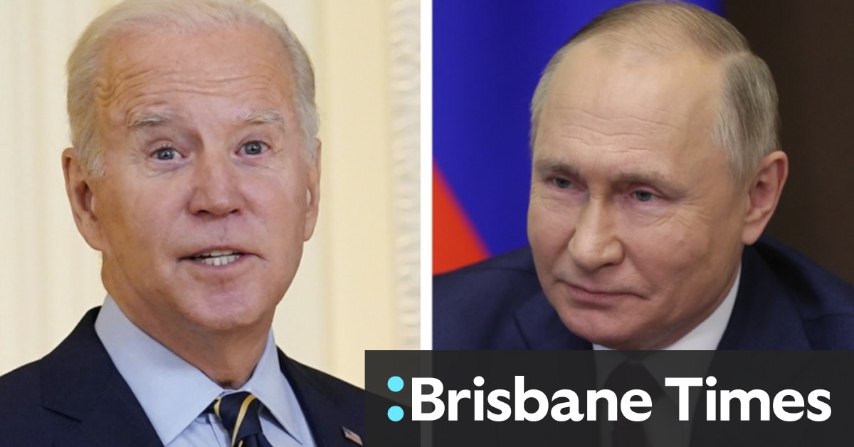 Joe Biden dan Vladimir Putin mengadakan pembicaraan di tengah meningkatnya ketegangan atas Ukraina