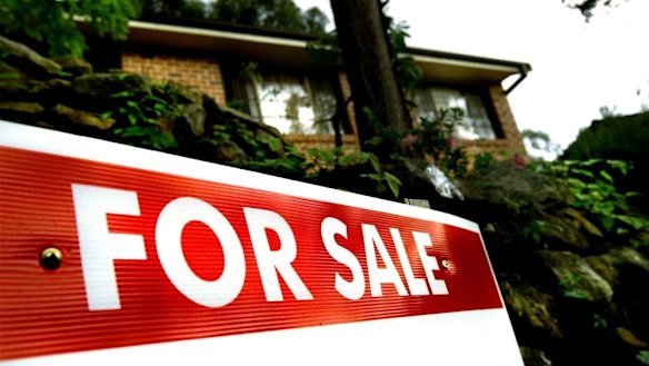 Crumbling house prices in Sydney and Melbourne have created a negative "wealth effect."