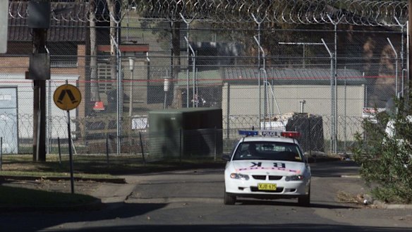 Government making second attempt to give Border Force police-like powers