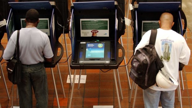Officials say they are safe: electronic voting machines in Florida, USA, in 2004.