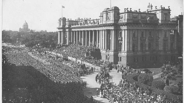 Crowds gather in front of Parliament House for armistice celebrations, 1918.