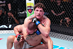 (R-L) Quillan Salkilld looks for a submission against Mateusz Gamrot.