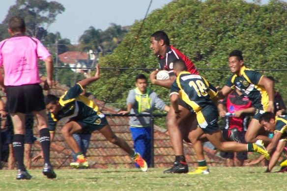 Jordan Mailata with defenders in pursuit while playing under 17s for Bankstown Bulls.