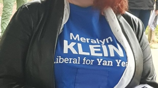 A volunteer wearing a Liberal Party T-shirt with Meralyn Klein's name. The shirts were later covered with masking tape.