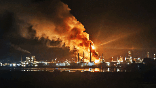 Viva Energy chief executive Scott Wyatt speaks about what happened on the night of the Geelong refinery fire.