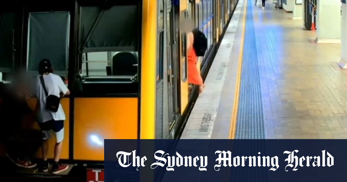 Spike in reckless 'selfie stunts' on Sydney trains during lockdown - Sydney Morning Herald