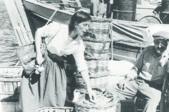 Clift joined the other Kalymnian housewives buying freshly caught fish on the waterfront. 