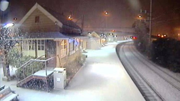 Snow blankets Katoomba train station on Tuesday morning.