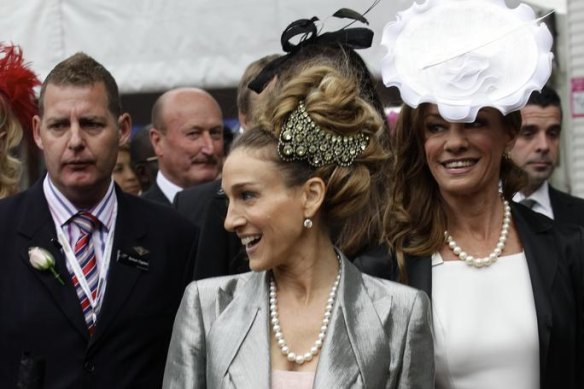 Flanked by security guards, actress Sarah Jessica Parker arrives for Ladies Day at Flemington in 2011. 