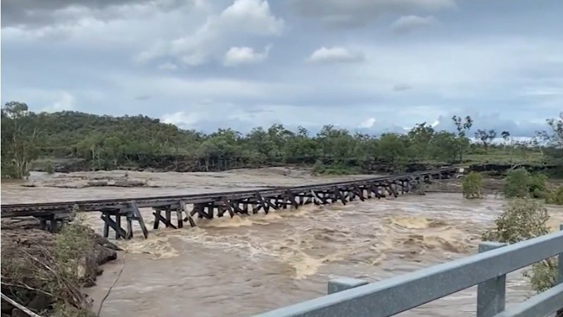 Floods cut roads, threaten livestock in far north Queensland