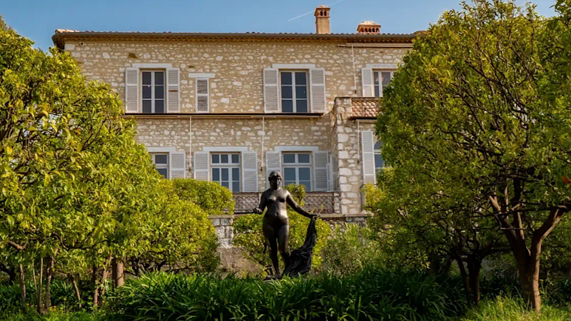 Hırsızlar Renoir müzesine girerek paha biçilmez sanat eserlerini çaldı