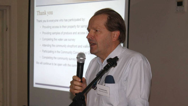 Professor Nicholas Buckley speaking at the meeting in Katherine. 