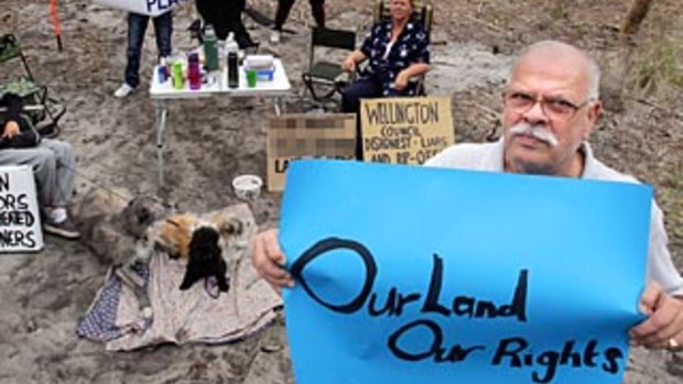 Vassily Afcouliotis and his family protest on his Glomar Beach block back in 2013.