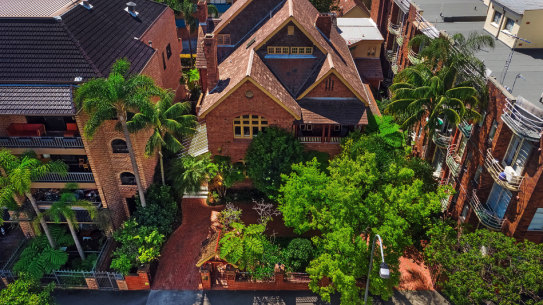 Amber Symond’s $4.9 million renovation plans for a historic building in Potts Point have been called a “gross overdevelopment” by neighbours.
