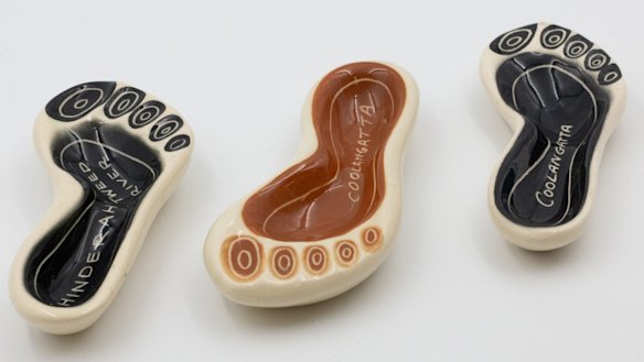 Harry Memmott dishes in the shape of bare feet. Memmott (1921-1991) made thousands of cheerful ceramic tourist souvenirs.
