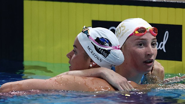 Kaylee McKeown and Mollie O'Callaghan embrace in the pool.
