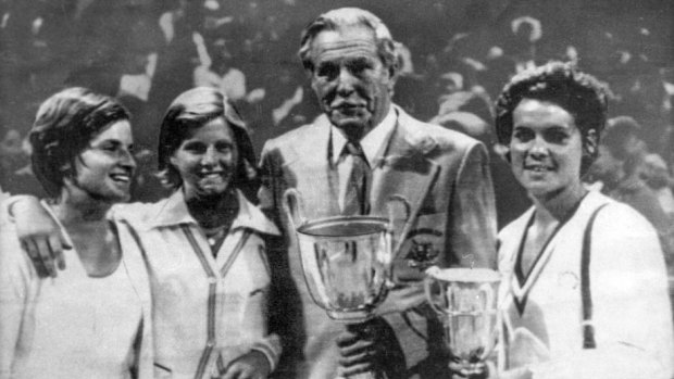 Champions of 1974: Janet Young, Dianne (Fromholtz) Balestrat, manager Vic Edwards and Evonne Goolagong Cawley.