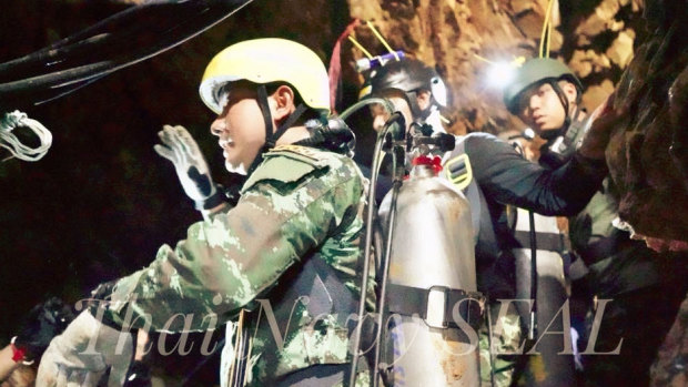 Thai Navy SEALs work to drain water out of the cave as fast as possible.