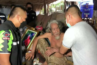 Police in Thailand raid the compound of suspected cult leader Thawee Nanra.