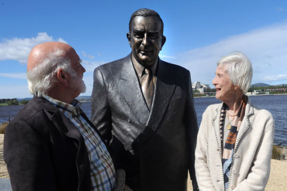 Sir Robert Menzies’ daughter Heather Henderson and Peter Corlett with the artist’s Menzies sculpture  in Commonwealth Park, Canberra.