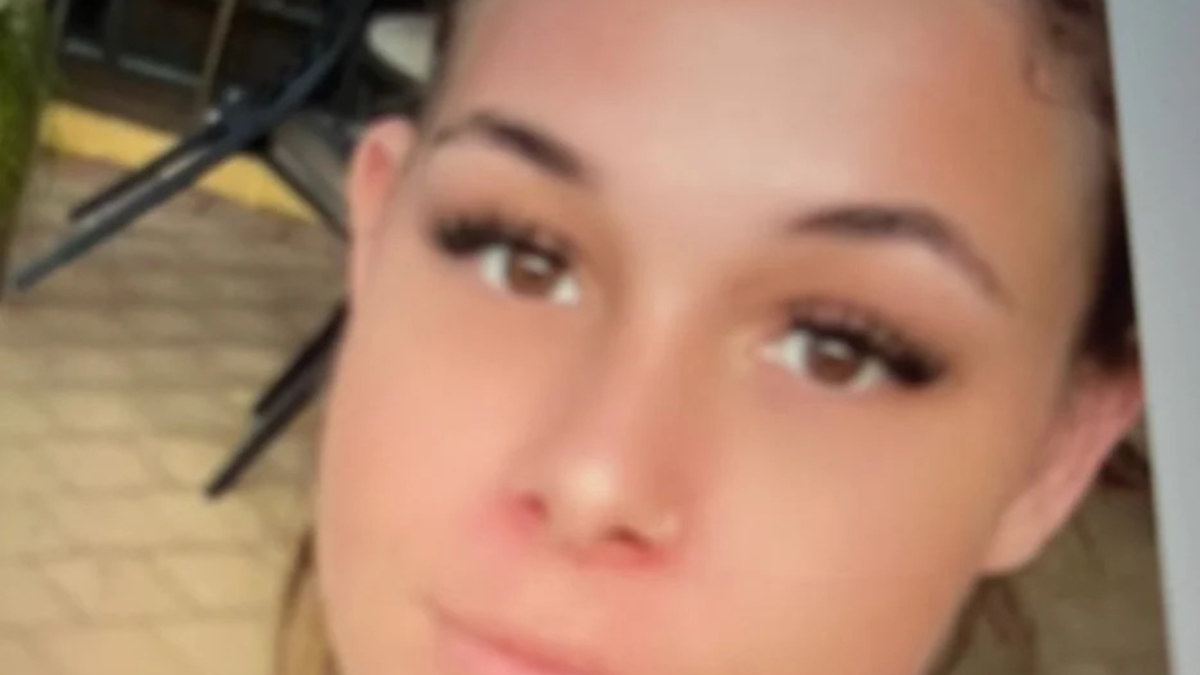 Police seek to fill 'four-day gap' after body of mother found on Queensland beach; death treated as unexplained and suspicious