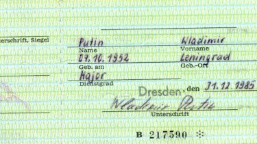The card is signed "Wladimir Putin", using German spelling.