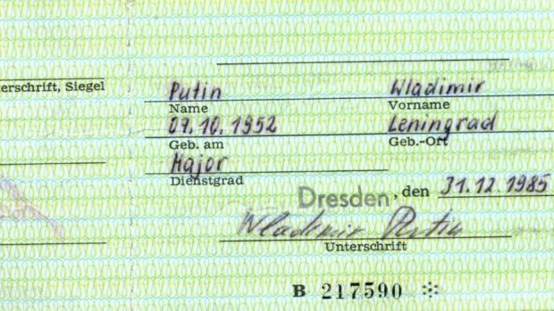 The card is signed "Wladimir Putin", using German spelling.