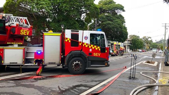 Apartment block fire in Sydney's inner west leaves man dead