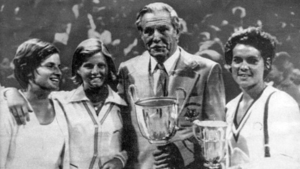 Champions of 1974: Janet Young, Dianne (Fromholtz) Balestrat, manager Vic Edwards and Evonne Goolagong Cawley.