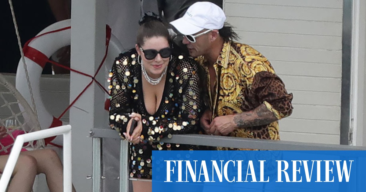 Robert Bates used fake bank transfer to buy Francesca Packer a diamond - Vimarsana News