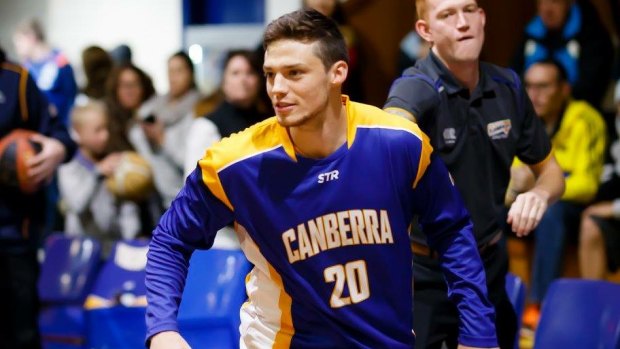 Former Canberra Gunners star Marshall Nelson has signed with the Illawarra Hawks.