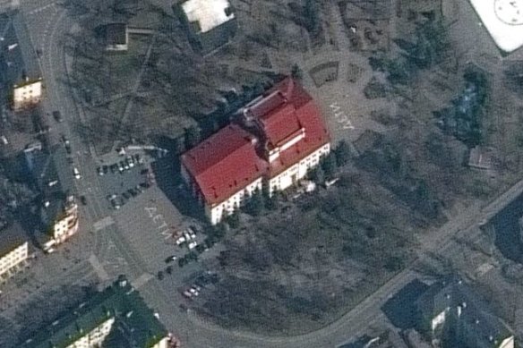 A satellite image showing the Mariupol theatre with large writing in Russian on the ground in front and behind stating there are children inside.