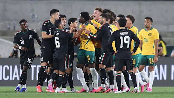 Australia and Mexico go toe-to-toe during their international friendly at Rose Bowl.