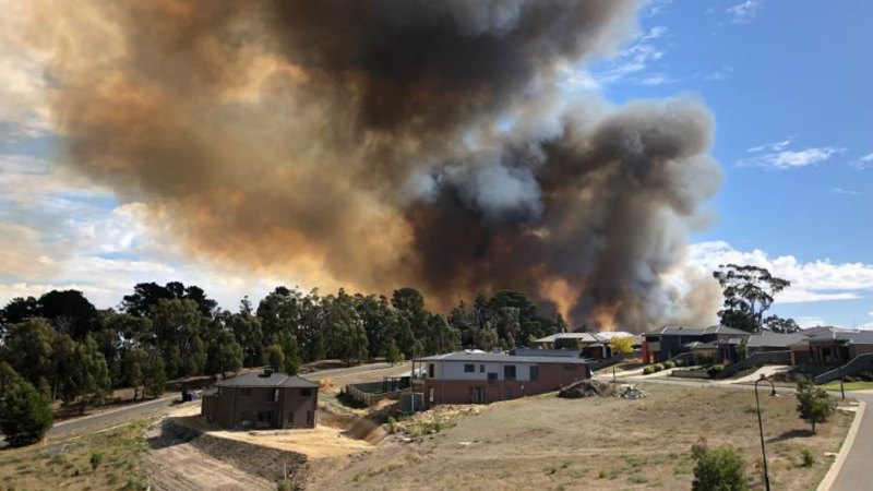 Mount Clear, Sebastopol fire: Residents near Ballarat told 