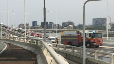 Firefighters called as Riverside Expressway car fire ...