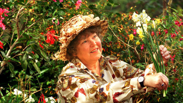 Shirley Stackhouse in her Killara garden, 1997.