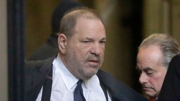 Harvey Weinstein ... heckled when he dared to show up at a New York bar. 