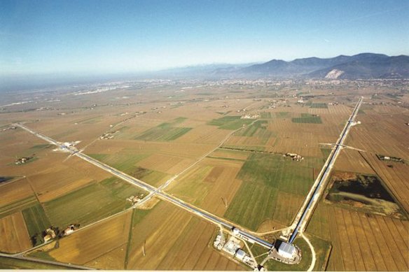 The LIGO detector in Louisiana bounces a laser beam between mirrors 4 kilometres apart to detect almost imperceptible ripples in space-time caused by the collision of black holes.