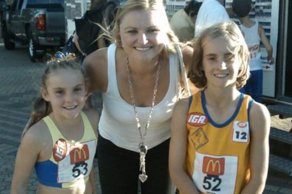 A young Ellie Carpenter with brother Jeremy and professional sprinter Melinda Gainsford-Taylor.