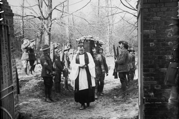 Members of the Australian Flying Corps form a guard of honour at the funeral of von Richthofen at Bertangles Cemetery, France.