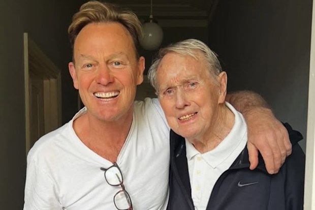 Terence Donovan death: Neighbour star and Aussie actor dies aged 90 |  Nine.com.au