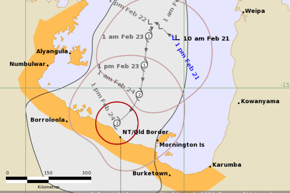 A tropical low in the Gulf of Carpenteria is expected to develop into a cyclone before crossing near the NT/Queensland border on Monday.