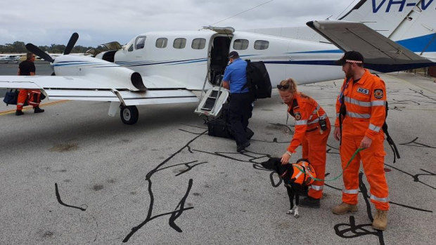 SES volunteers fly to Mt Augustus from Jandakot Airport on Sunday with 'Summer' from the SES canine unit.