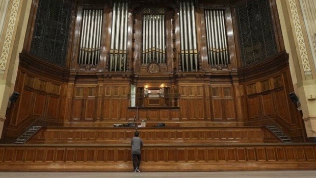 Composer and synth geek Ehsan Gelsi checks out Melbourne Town Hall’s grand old organ.