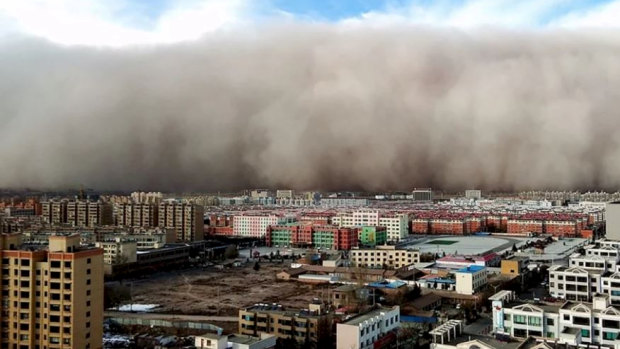 The sandstorm approaching Gansu, China.