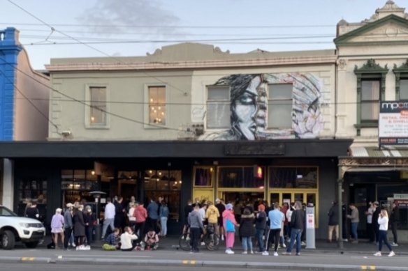 Crowds continue to gather in Bridge Road, Richmond