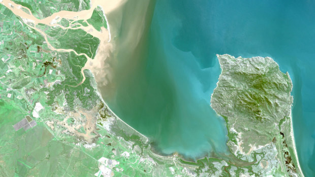 River flood plume in Upstart Bay near Townsville, which scientists believe is providing trace chemicals to seagrass beds eaten by green turtles. 